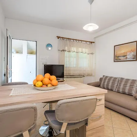 Apartment Beach Front Apartment In Kampor Kampor