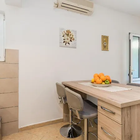 Apartament Front In Kampor